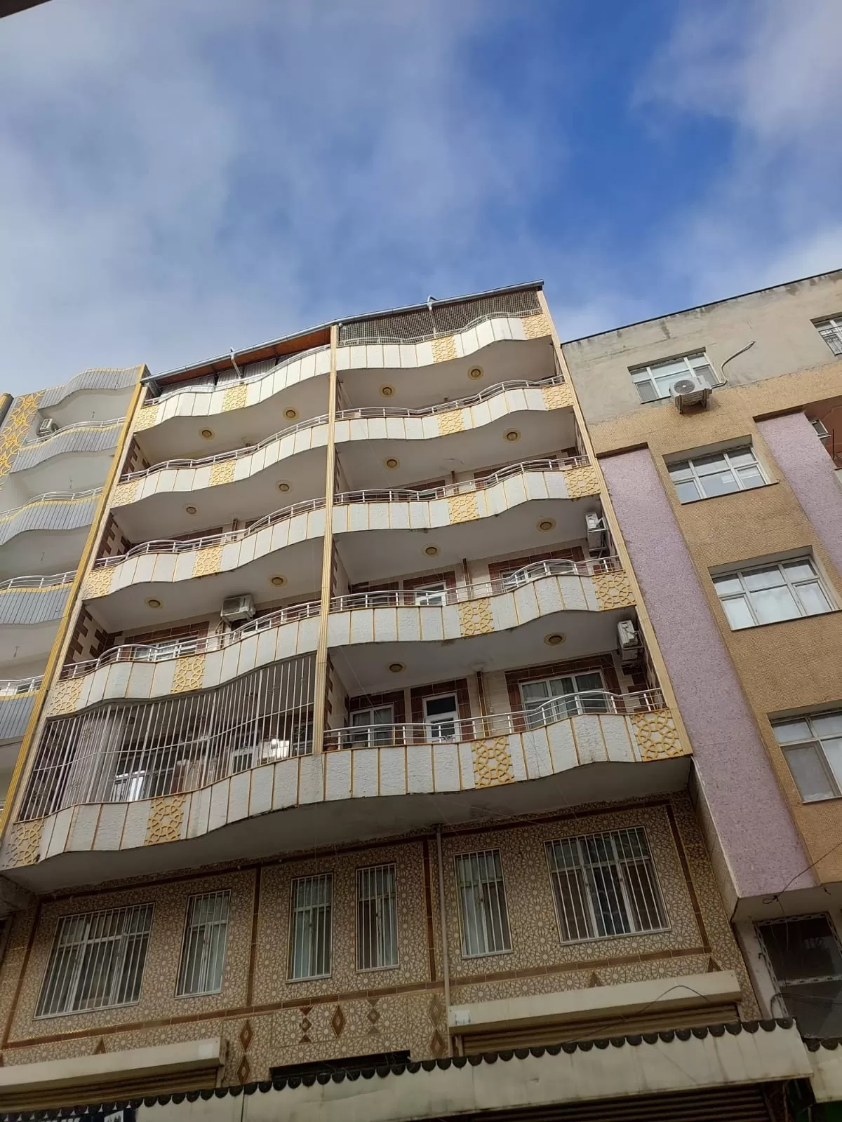 Çarşı merkezinde kiralık asansörlü kaloriferli 2+1