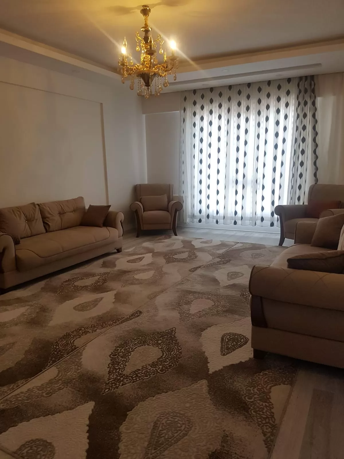 Atatürk mahallesinde satlık daire 3+1 kat 2 asansörlü kaloriferli 150 metre kare