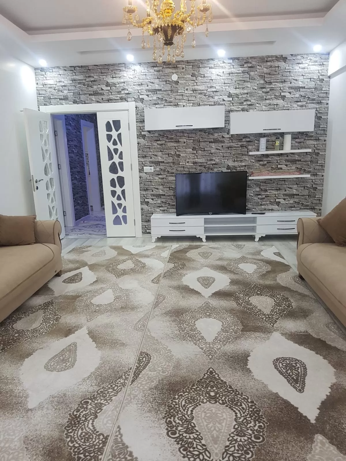 Atatürk mahallesinde satlık daire 3+1 kat 2 asansörlü kaloriferli 150 metre kare