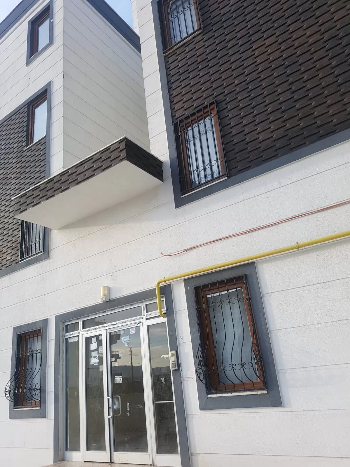 Atatürk mahallesinde satlık daire 3+1 kat 2 asansörlü kaloriferli 150 metre kare