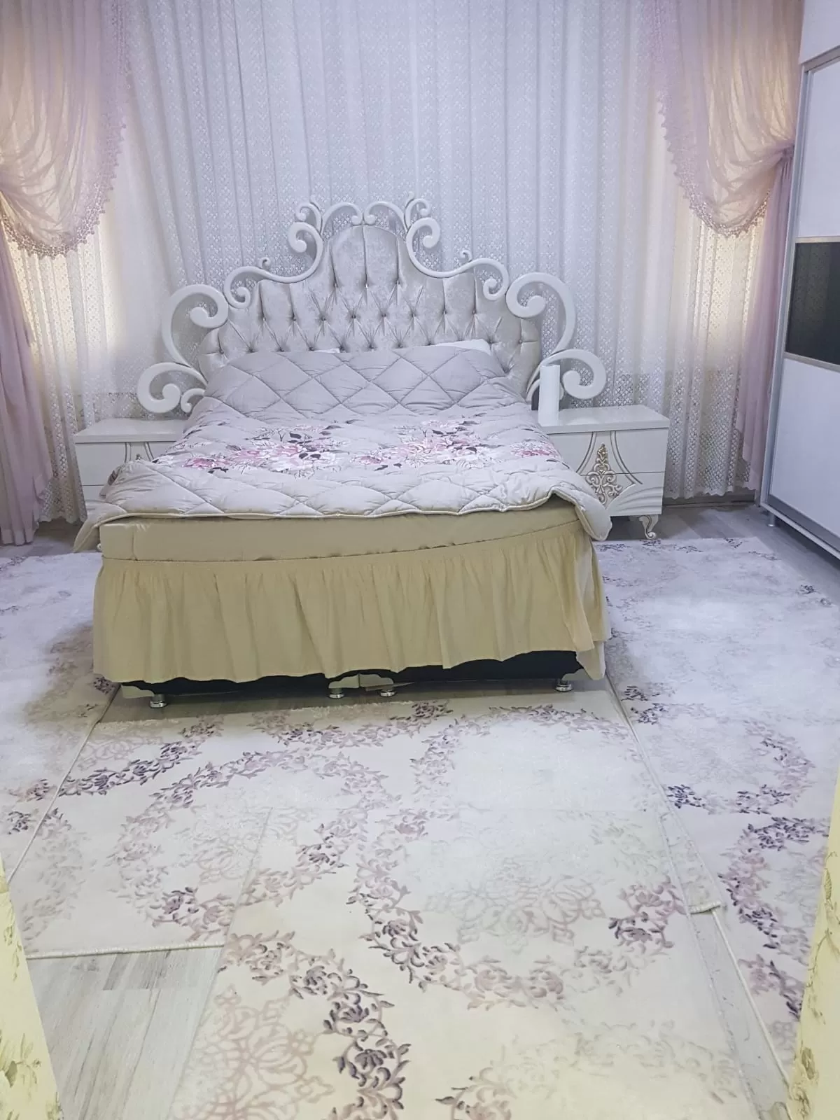 Atatürk mahallesinde satlık daire 3+1 kat 2 asansörlü kaloriferli 150 metre kare