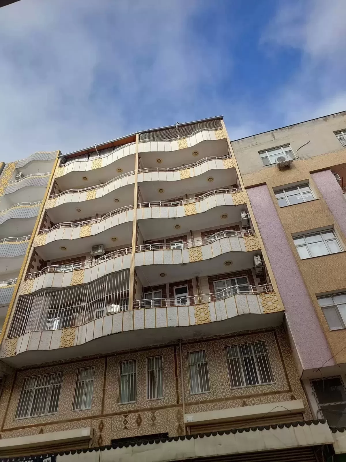 Çarşı merkezinde kiralık asansörlü kaloriferli 2+1